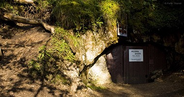 Peștera Șugău